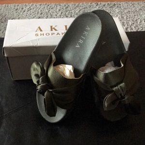 Akira slides